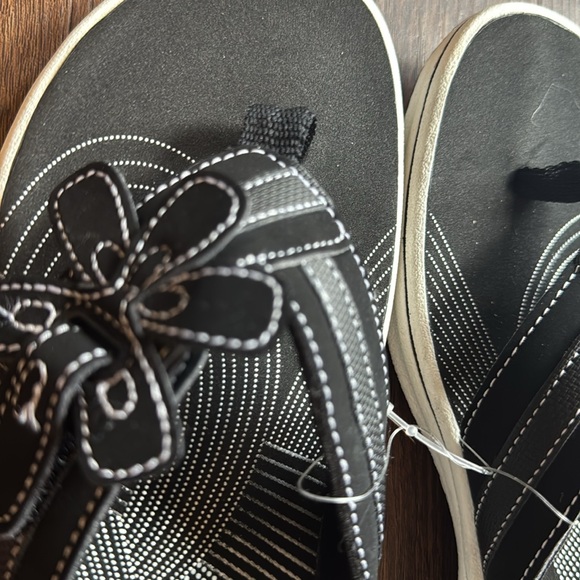 *NWT* Clark’s Cloudsteppers Black - Picture 3 of 6